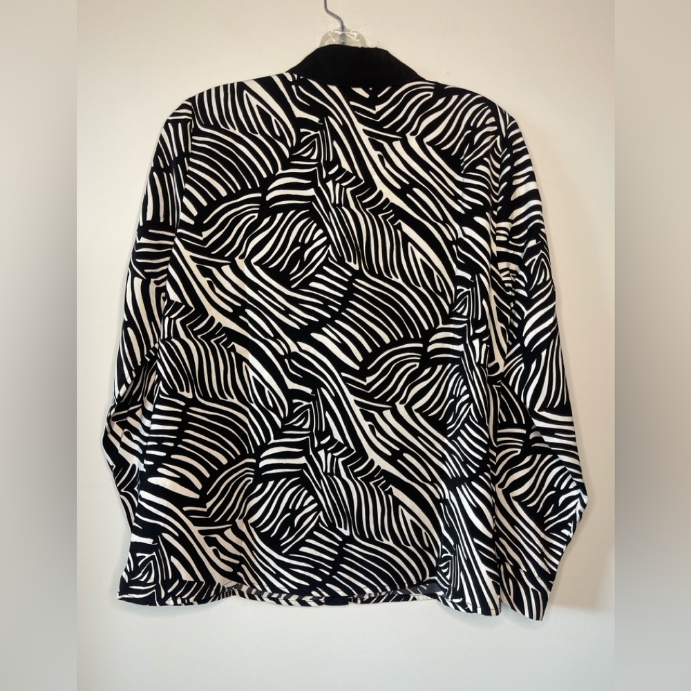 NWT MICHAEL Michael Kors Zebra Print Silk-Look Button Down Blouse M $165 - Picture 6 of 8